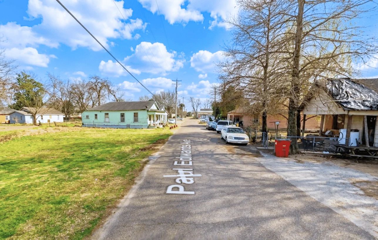 Buildable and Mobile Home Friendly Lot With Utilities! in Coahoma County, MS