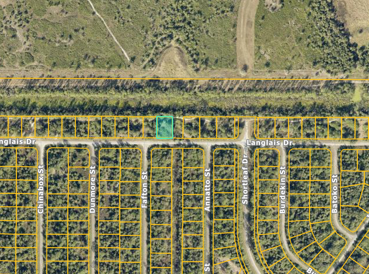 Lot with County Owned Easement Next Door, and backs up to a nature preserve! in Sarasota County, FL